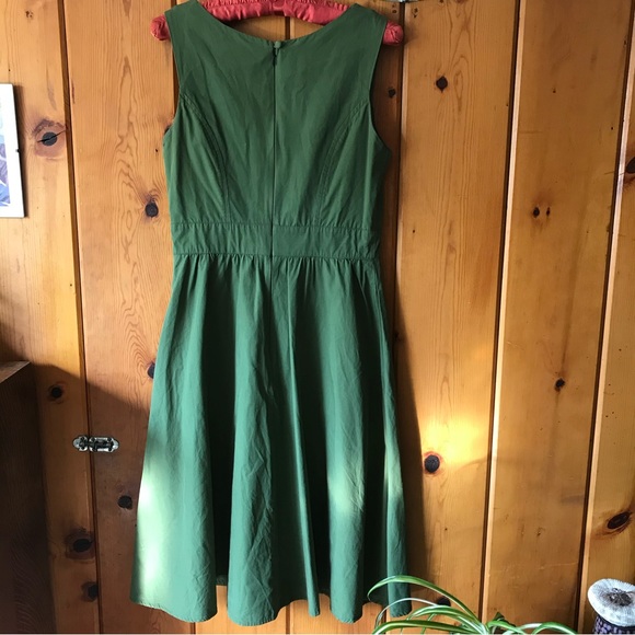 Eshakti dress with amazing neckline - Picture 3 of 3